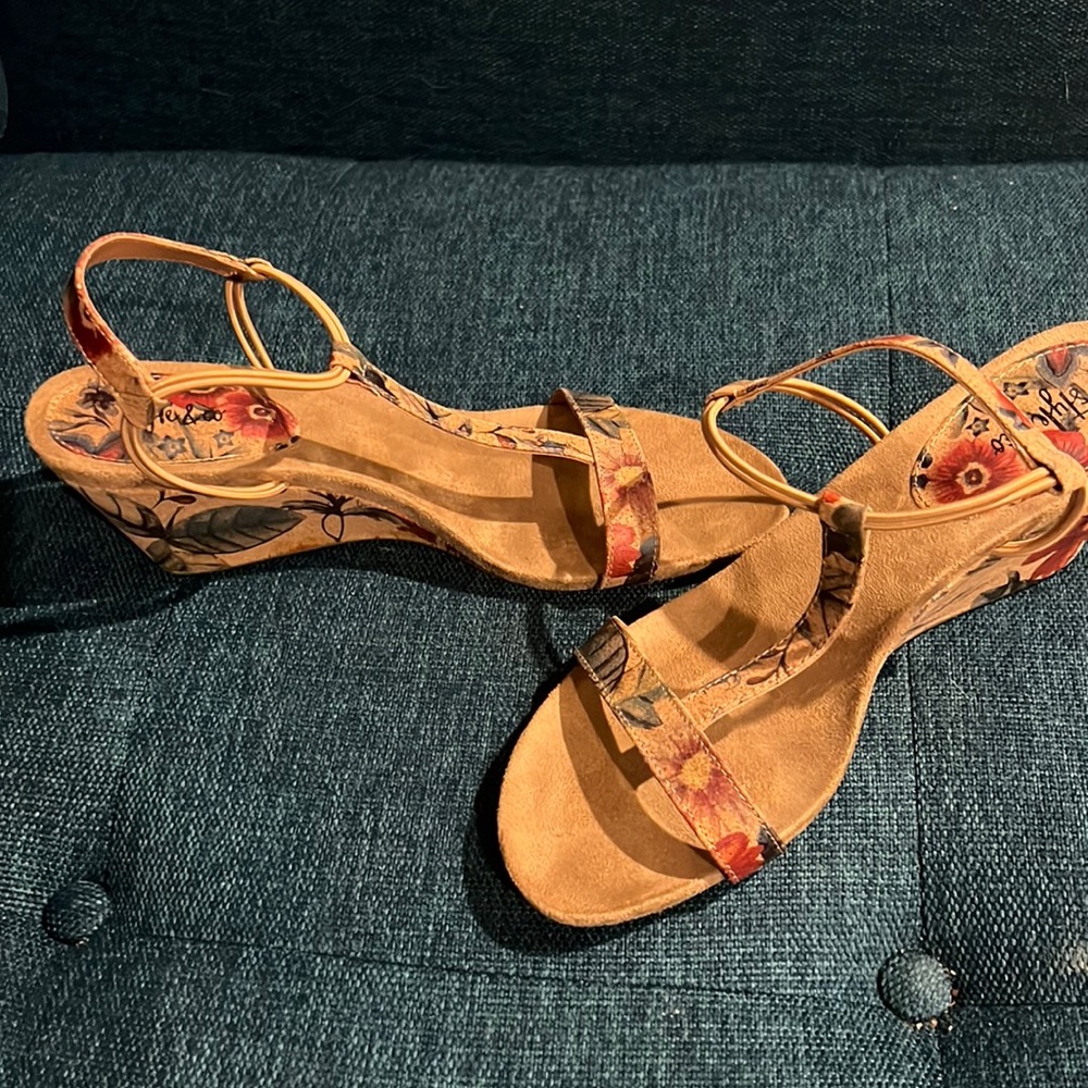 Floral wedge sandal